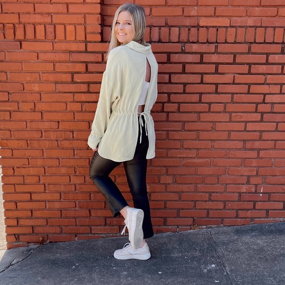 Hello Spring Linen Top - Picture 4 of 4